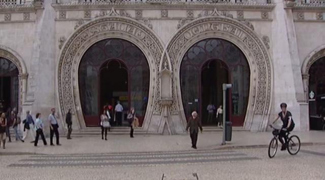 Srušio spomenik u Lisabonu pokušavajuæi da napravi selfi